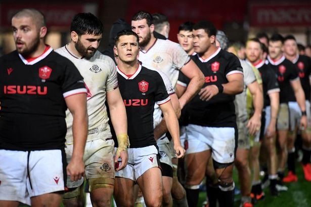 "საქართველოსთან ნაჩვენები თამაშით, ინგლისთან მხოლოდ ღმერთი თუ გვიშველის" - უელსელი ფანები მატჩის შემდეგ