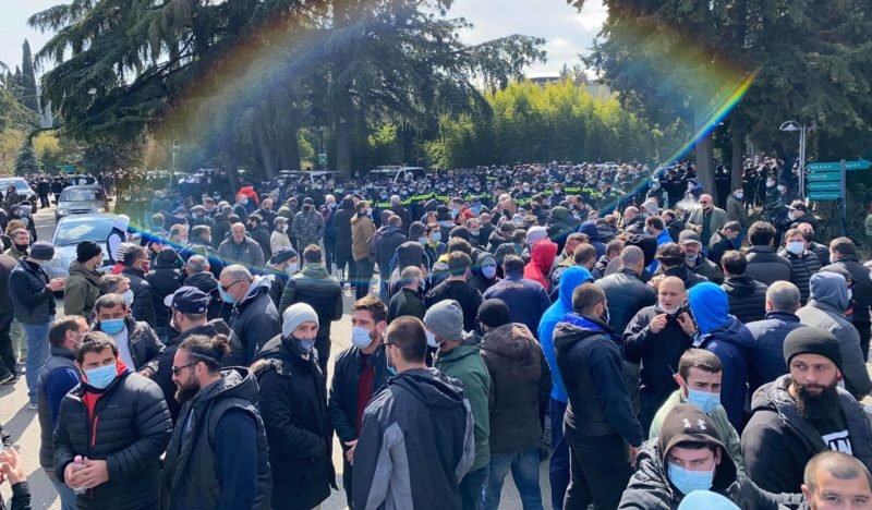 ხმაური, სიტყვიერი დაპირისპირება და დაშავებული მორაგბეები და ოპერატორი